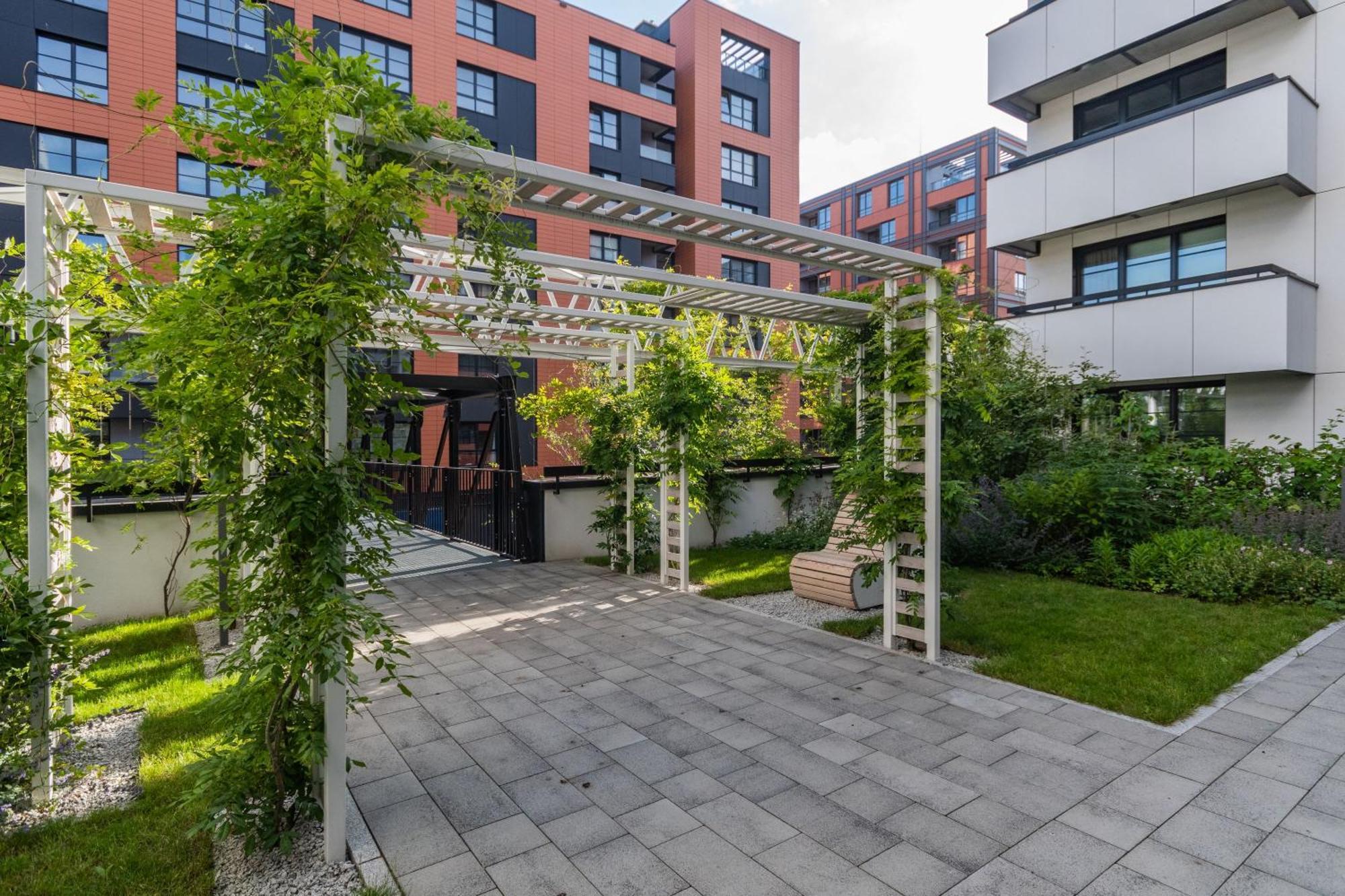 Grand - Doki Living & Foodhall Апартаменти *