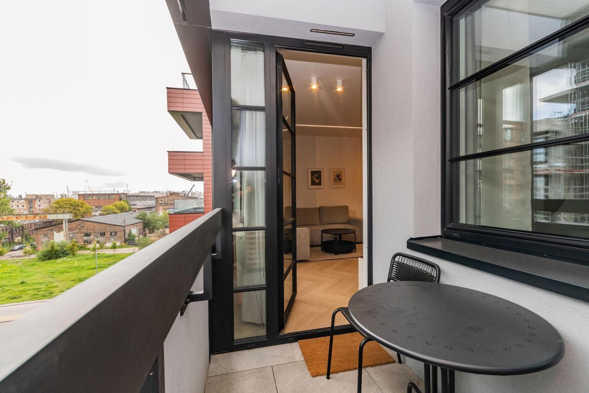 Grand - Doki Living & Foodhall Апартаменти
