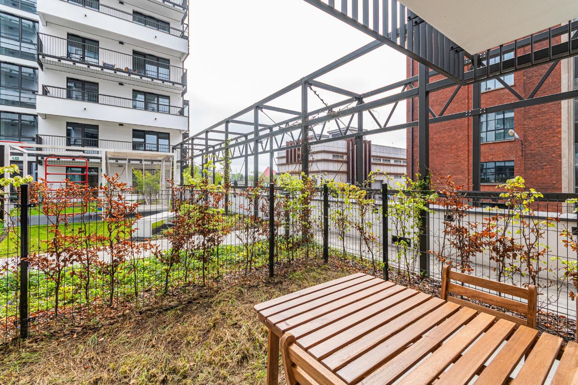 Grand - Doki Living & Foodhall Апартаменти